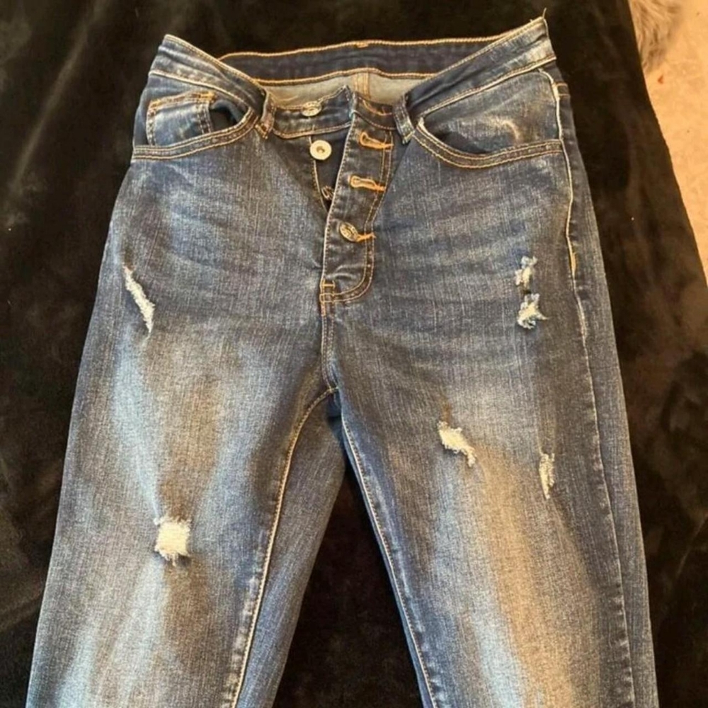 High wasted distressed blue jeans